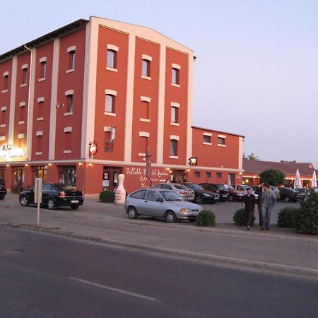 Bed and Breakfast Malom Club Panzio Baja Exteriér fotografie