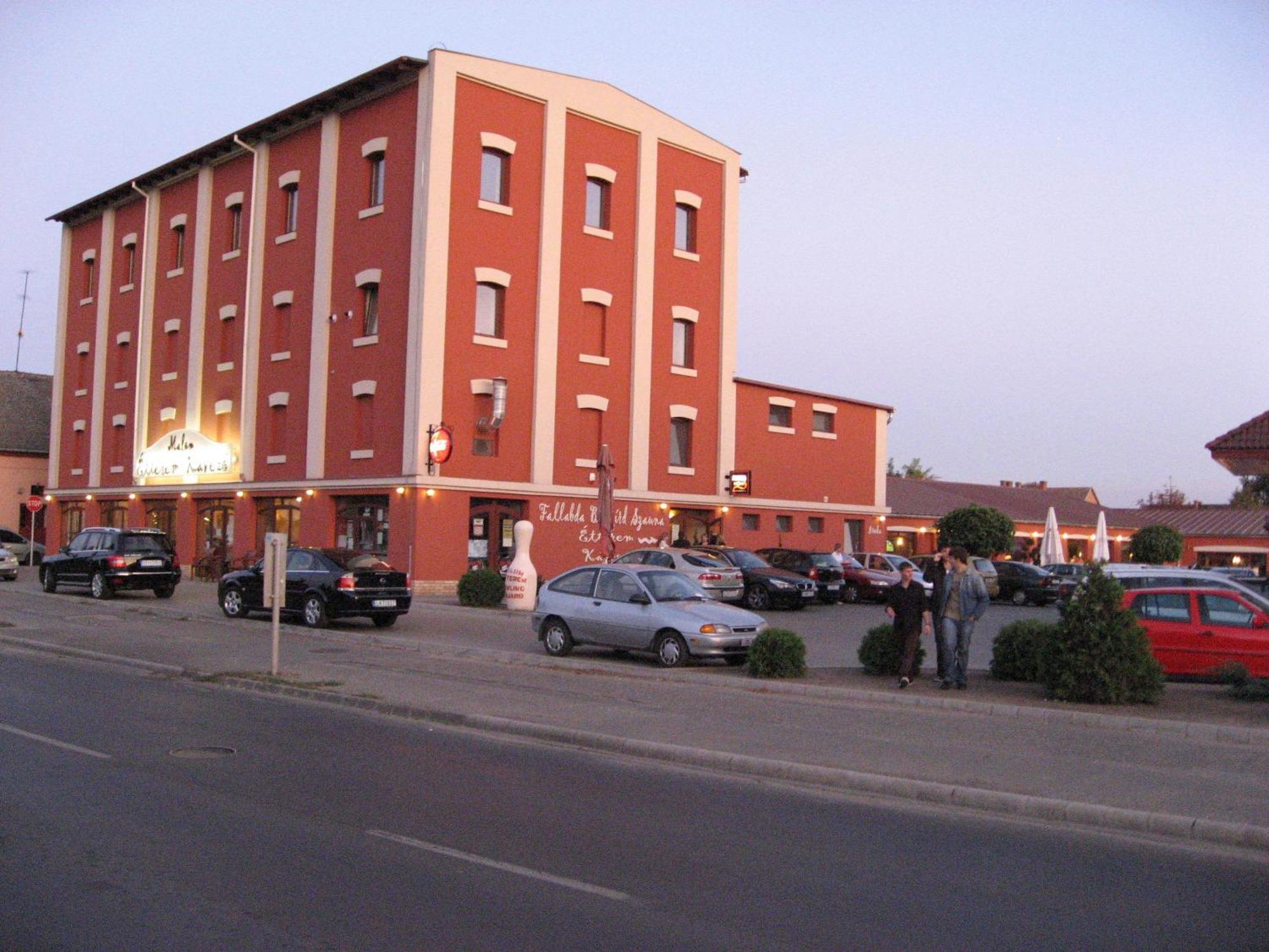 Bed and Breakfast Malom Club Panzio Baja Exteriér fotografie