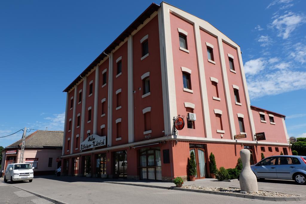 Bed and Breakfast Malom Club Panzio Baja Exteriér fotografie