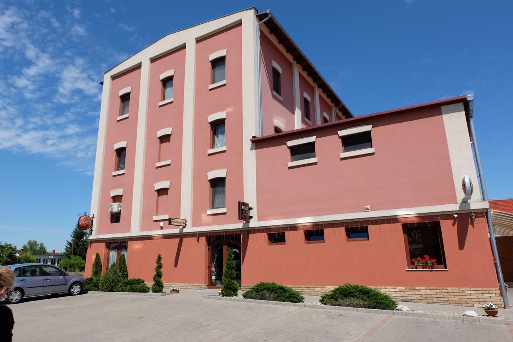 Bed and Breakfast Malom Club Panzio Baja Exteriér fotografie